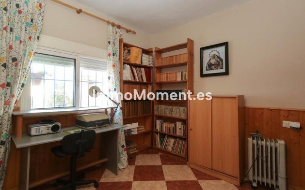 Wiederverkauf - Villa -   Inländisch - Alhaurín de la Torre