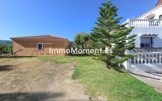 Wiederverkauf - Villa -   Inländisch - Alhaurín de la Torre