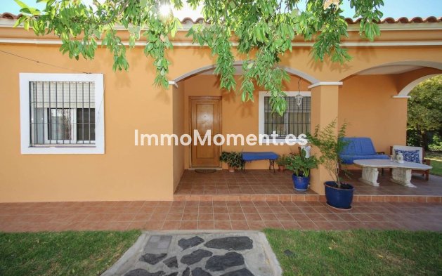 Wiederverkauf - Villa -   Inländisch - Alhaurín de la Torre