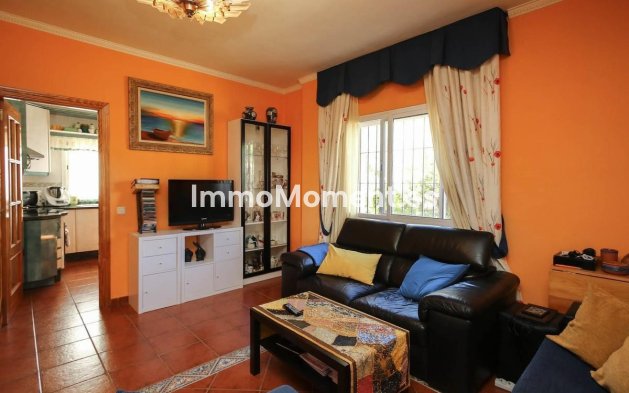 Wiederverkauf - Villa -   Inländisch - Alhaurín de la Torre