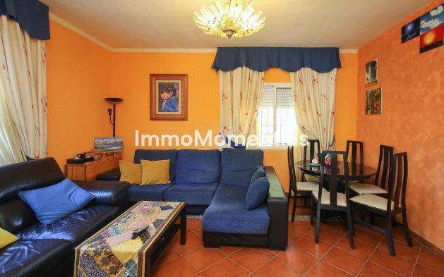 Wiederverkauf - Villa -   Inländisch - Alhaurín de la Torre