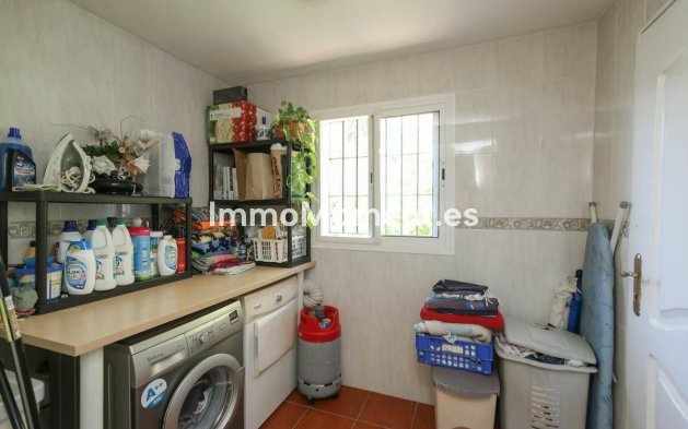 Wiederverkauf - Villa -   Inländisch - Alhaurín de la Torre