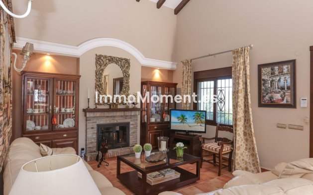 Wiederverkauf - Villa -   Inländisch - Guaro