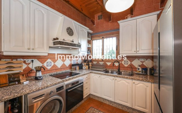 Wiederverkauf - Villa -   Inländisch - Coín