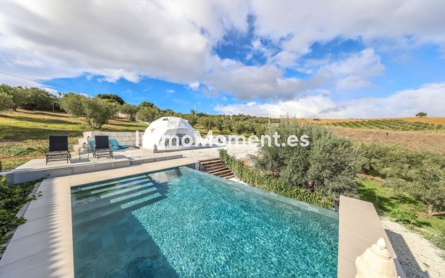 Wiederverkauf - Villa -   Inländisch - Coín