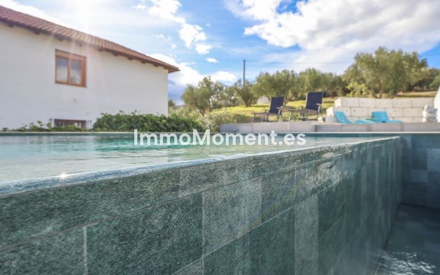 Wiederverkauf - Villa -   Inländisch - Coín