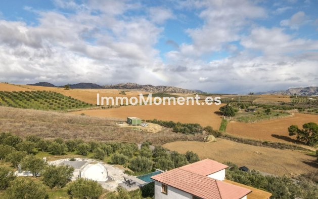 Wiederverkauf - Villa -   Inländisch - Coín