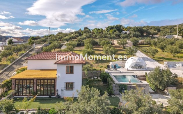 Wiederverkauf - Villa -   Inländisch - Coín