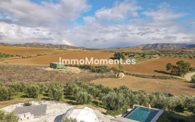 Wiederverkauf - Villa -   Inländisch - Coín