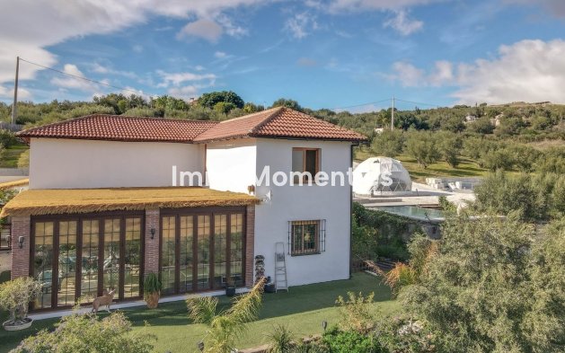 Wiederverkauf - Villa -   Inländisch - Coín