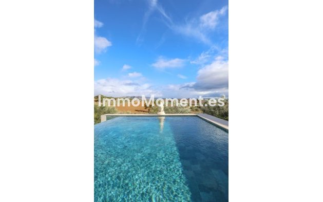 Wiederverkauf - Villa -   Inländisch - Coín