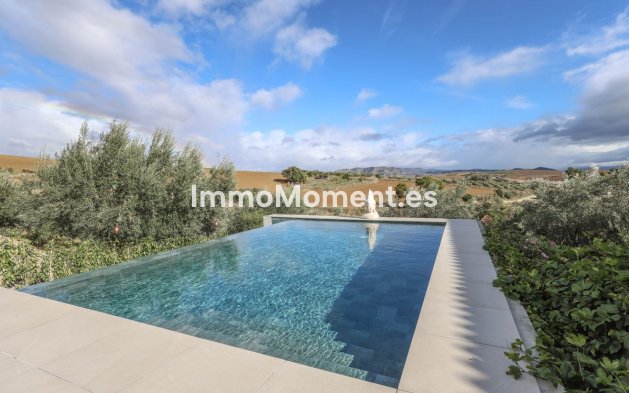 Wiederverkauf - Villa -   Inländisch - Coín