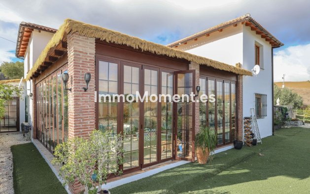 Wiederverkauf - Villa -   Inländisch - Coín