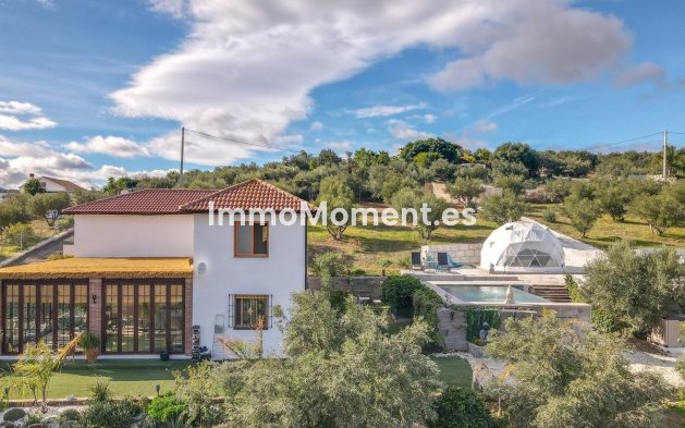 Wiederverkauf - Villa -   Inländisch - Coín