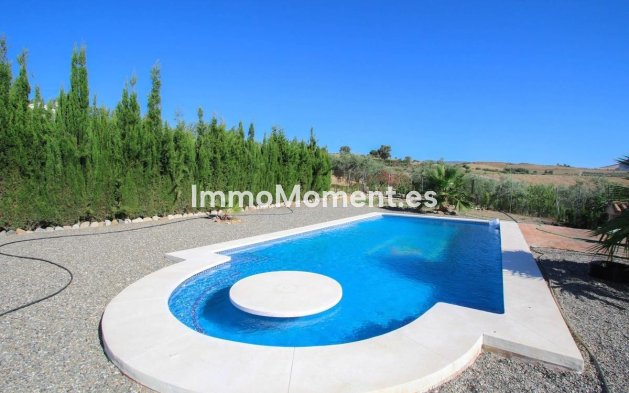 Resale - Villa - Inland  - Pizarra