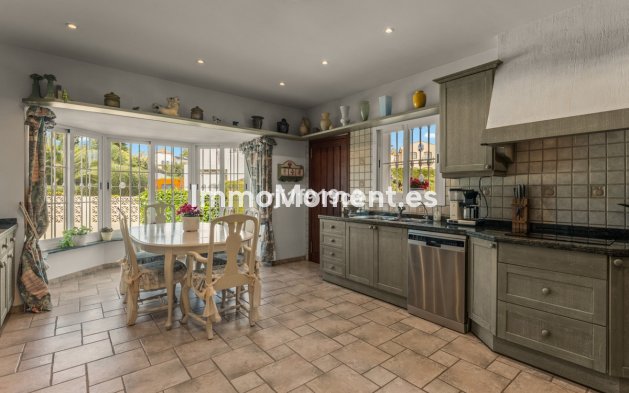 Wiederverkauf - Villa - Marbella - Elviria