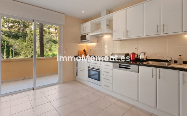 Resale - Apartment - Marbella - Elviria