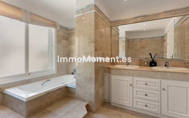 Resale - Apartment - Marbella - Elviria