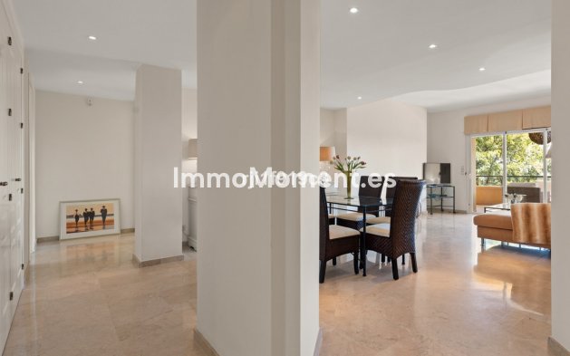 Resale - Apartment - Marbella - Elviria
