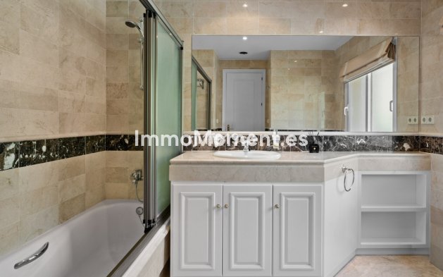 Resale - Apartment - Marbella - Elviria
