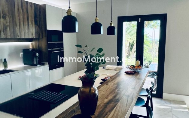 Resale - Villa - El Paraiso - New Golden Mile