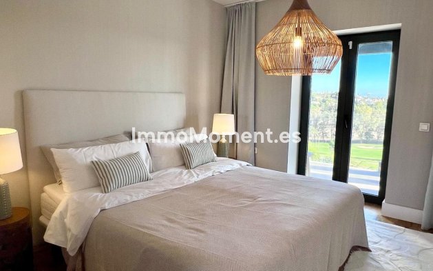 Resale - Villa - El Paraiso - New Golden Mile