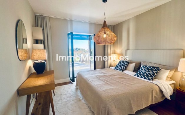 Resale - Villa - El Paraiso - New Golden Mile