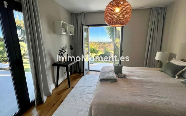 Resale - Villa - El Paraiso - New Golden Mile