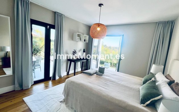 Resale - Villa - El Paraiso - New Golden Mile
