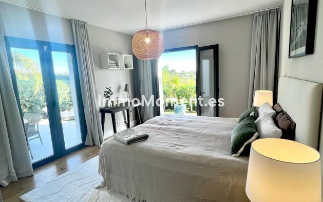 Resale - Villa - El Paraiso - New Golden Mile