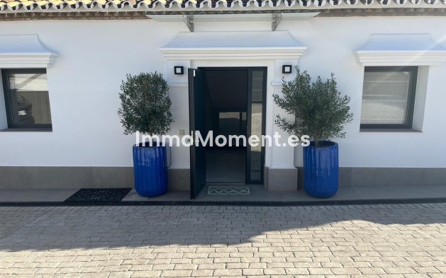 Resale - Villa - El Paraiso - New Golden Mile