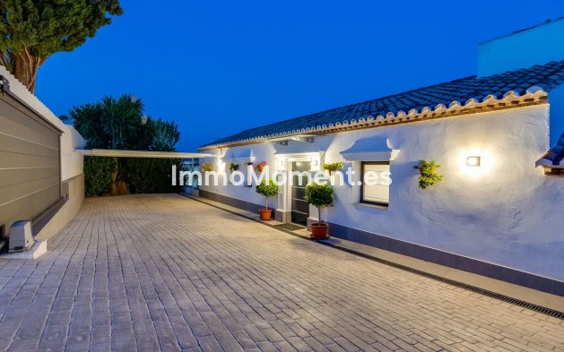 Resale - Villa - El Paraiso - New Golden Mile