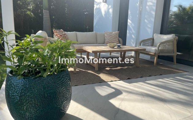 Resale - Villa - El Paraiso - New Golden Mile