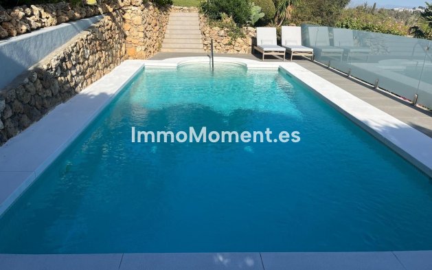 Resale - Villa - El Paraiso - New Golden Mile