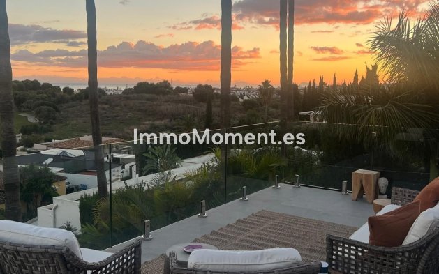Resale - Villa - El Paraiso - New Golden Mile