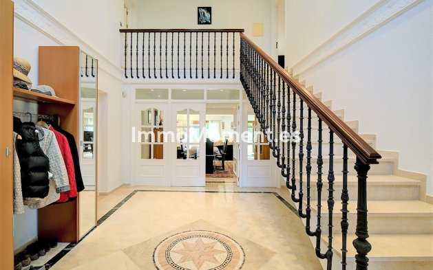 Resale - Villa - Estepona - New Golden Mile