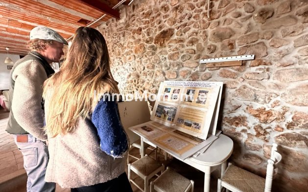 Wiederverkauf - Land -   Inländisch - Almogía