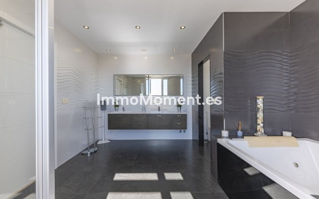 Wiederverkauf - Villa - Marbella - El Rosario