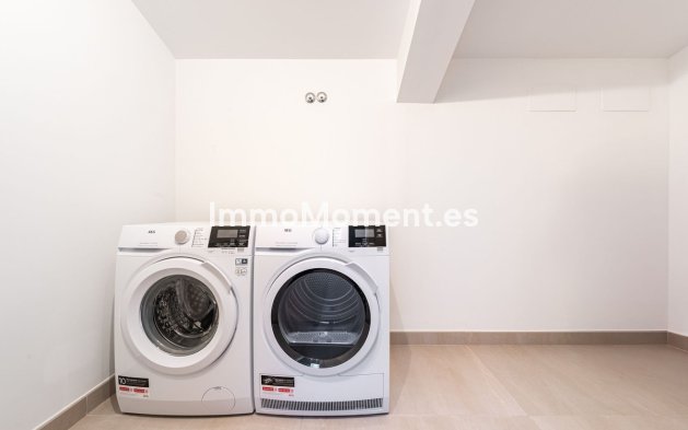 Resale - Apartment - Fuengirola - Carvajal