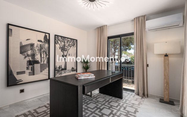 Resale - Villa - Marbella - Nueva Andalucía