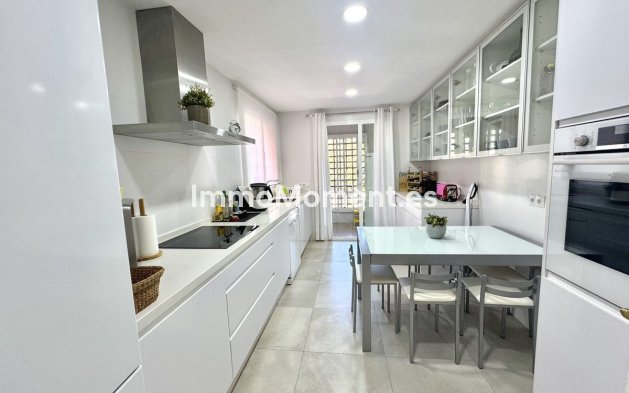 Resale - Apartment - Marbella - Guadalmina Baja