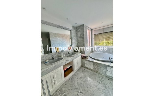Resale - Apartment - Marbella - Guadalmina Baja
