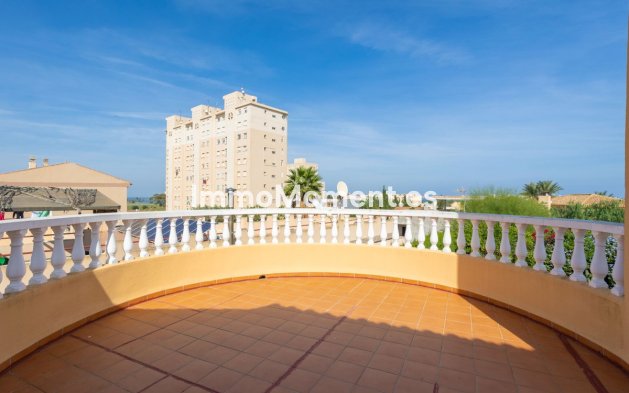 Resale - Villa - Cartagena - Playa Honda