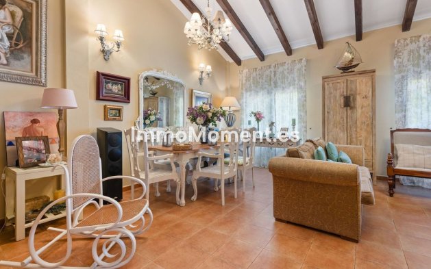 Wiederverkauf - Villa -   Inländisch - Alhaurín de la Torre