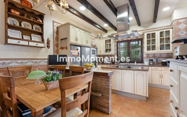 Wiederverkauf - Villa -   Inländisch - Alhaurín de la Torre