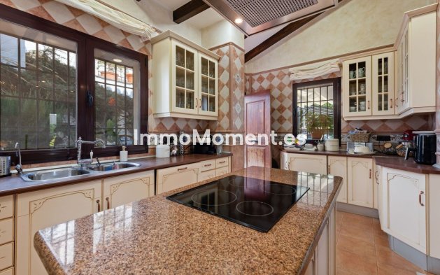 Wiederverkauf - Villa -   Inländisch - Alhaurín de la Torre