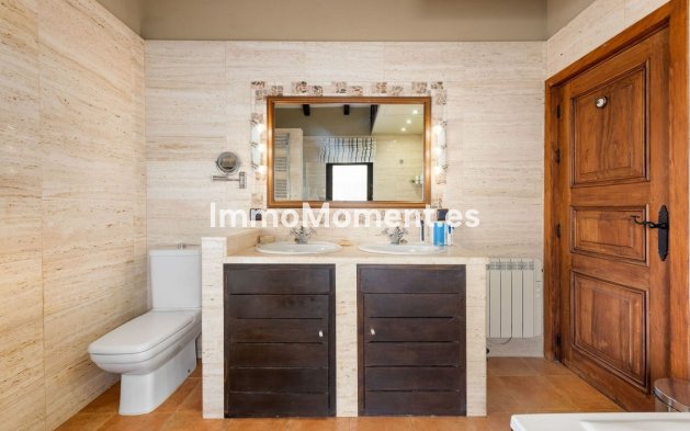 Wiederverkauf - Villa -   Inländisch - Alhaurín de la Torre