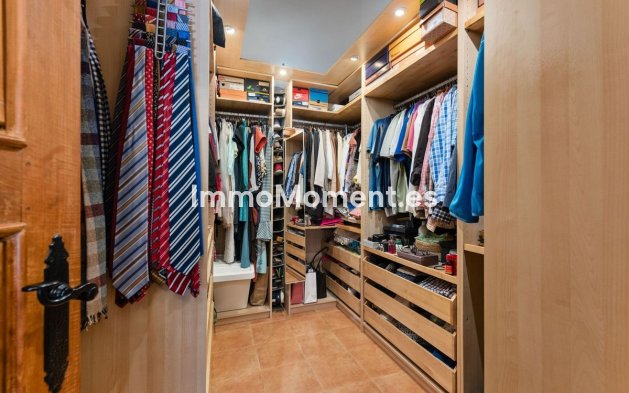 Wiederverkauf - Villa -   Inländisch - Alhaurín de la Torre