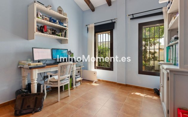 Wiederverkauf - Villa -   Inländisch - Alhaurín de la Torre