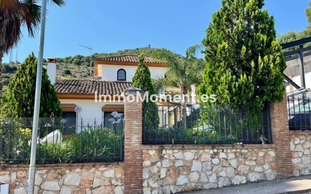 Wiederverkauf - Villa -   Inländisch - Alhaurín de la Torre